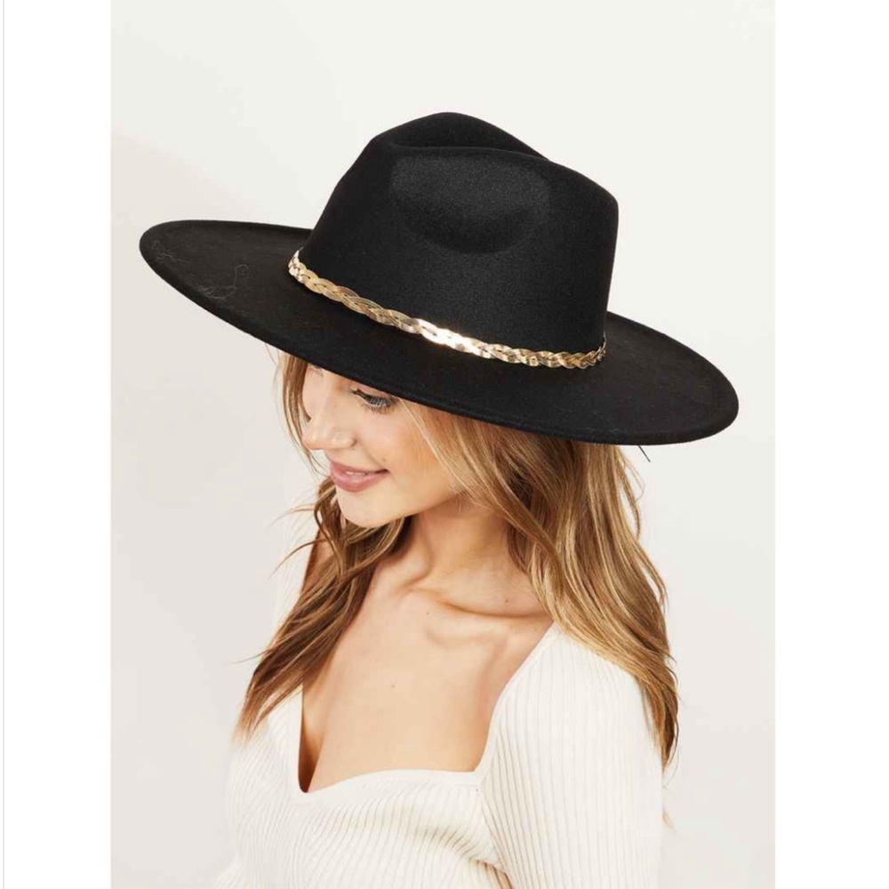 597. Gold Chain Detail Hat in Black